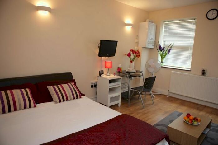 Studio To Rent In Parklands Parade, Bath Road, Hounslow, TW5