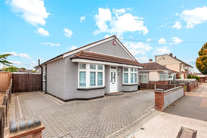 3 Bedroom Detached Bungalow For Sale In Fairview Avenue, Rainham, RM13