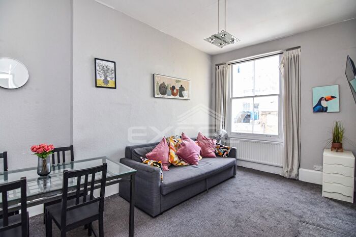 2 Bedroom Flat To Rent In Goldhurst Terrace, Finchley Road, London, NW6