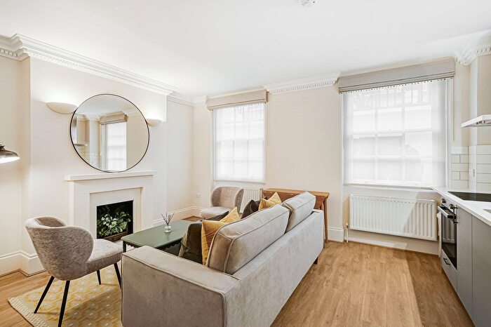 3 Bedroom Flat To Rent In West Warwick Place, Pimlico, SW1V