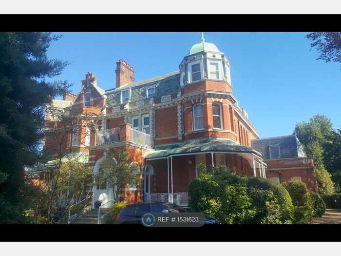 2 Bedroom Flat To Rent In Putney Hill, London, SW15