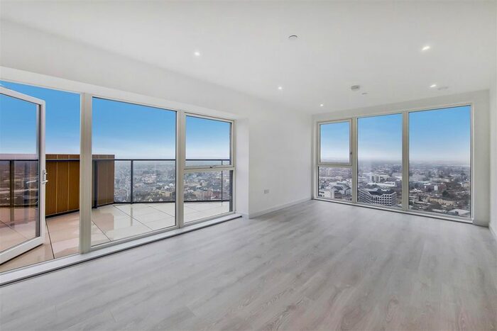 2 Bedroom Flat To Rent In Barratt House, Prince Regent Road, Hounslow, TW3