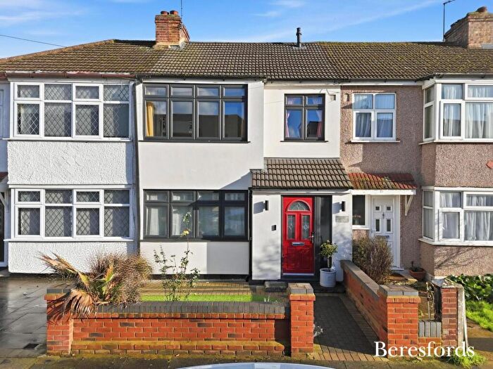 3 Bedroom Terraced House For Sale In Norfolk Road, Upminster, RM14