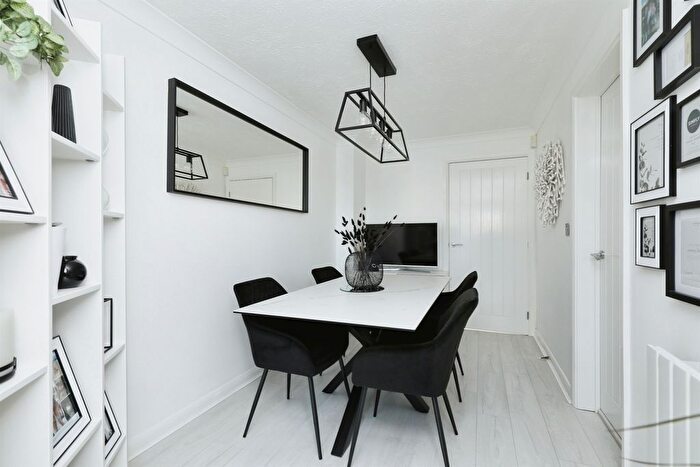 3 Bedroom Detached House For Sale In Oxclose Park Rise, Halfway, Sheffield, S20