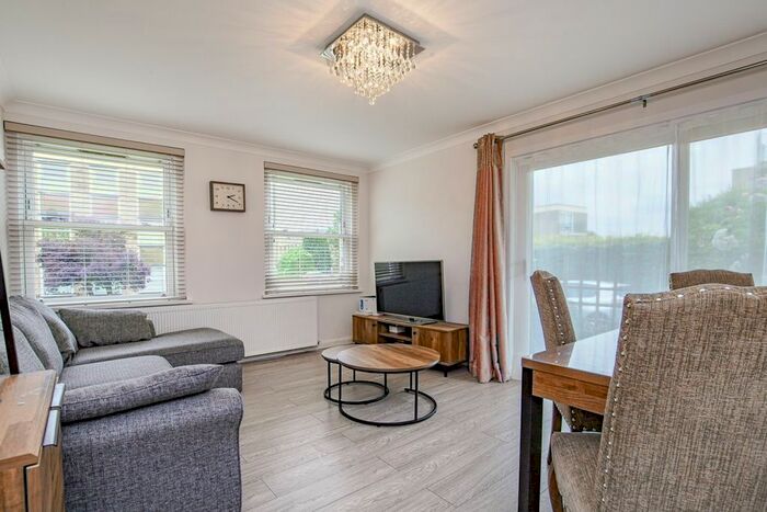 2 Bedroom Flat To Rent In Park Close, Oxford, OX2