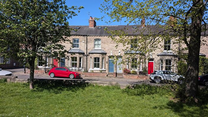 3 Bedroom Terraced House For Sale In Baile Hill Terrace, Bishophill, York, YO1
