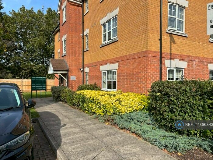 2 Bedroom Flat To Rent In Heathside Close, Ilford, IG2