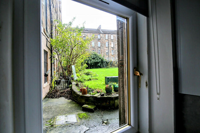 2 Bedroom Flat To Rent In Dixon Avenue, Govanhill, G42