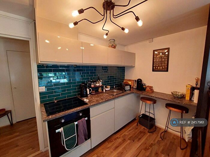 2 Bedroom Flat To Rent In Alton Street, London, E14