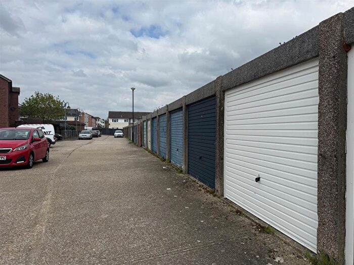 Garage / Parking To Rent In White Acre, Wick, Littlehampton, BN17
