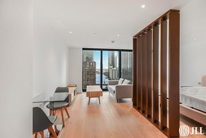 Apartment To Rent In Landmark Pinnacle, London, E14