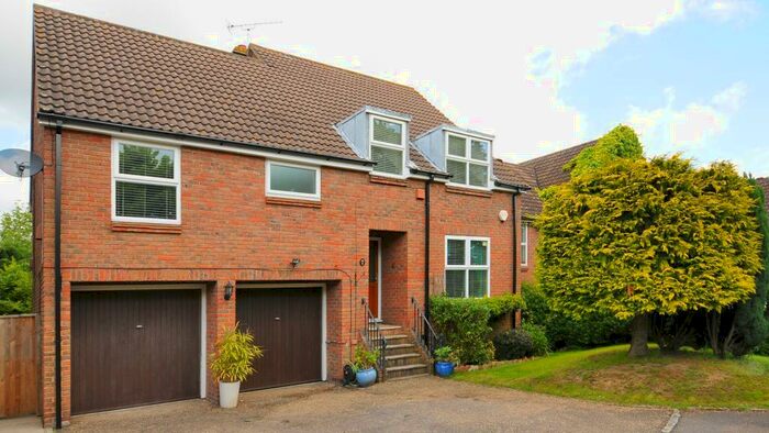 4 Bedroom Detached House To Rent In Agars Place, SL3