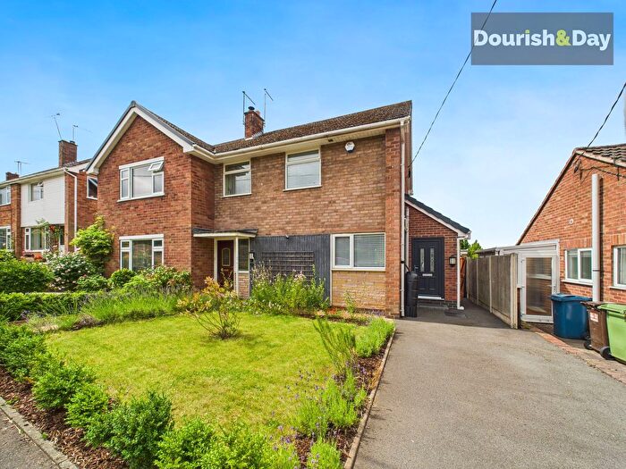 3 Bedroom Semi-Detached House For Sale In Creswell Grove, Stafford, ST18