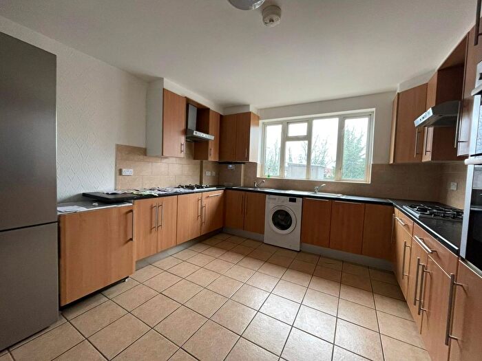6 Bedroom Terraced House To Rent In High Street, Waltham Cross, EN8