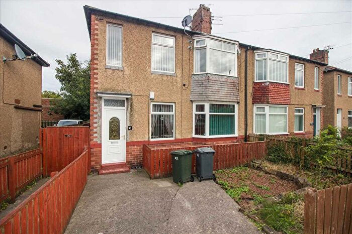 2 Bedroom Flat To Rent In Mitford Gardens, Wideopen, Newcastle Upon Tyne, NE13