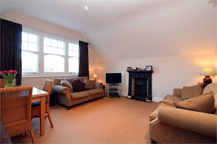 2 Bedroom Flat To Rent In Queens Avenue, Muswell Hill, N10