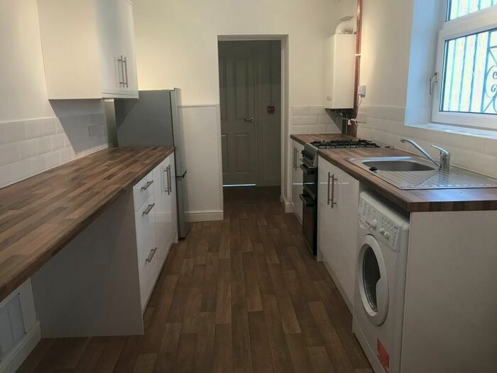 4 Bedroom Property To Rent In Mackworth Terrace, St Thomas, Swansea, SA1