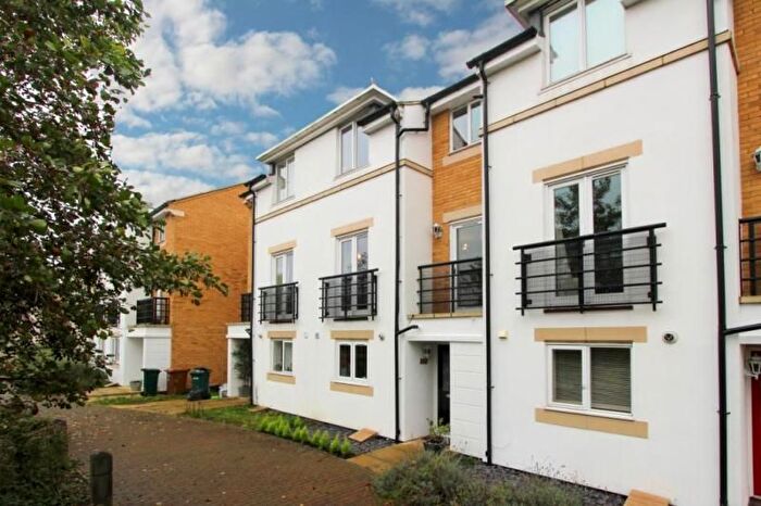 5 Bedroom Town House To Rent In Wander Wharf, Kings Langley, WD4