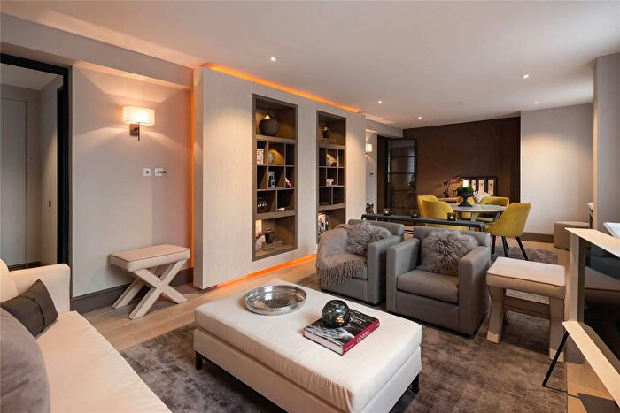 4 Bedroom Flat To Rent In Chelsea Manor Street, Chelsea, SW3