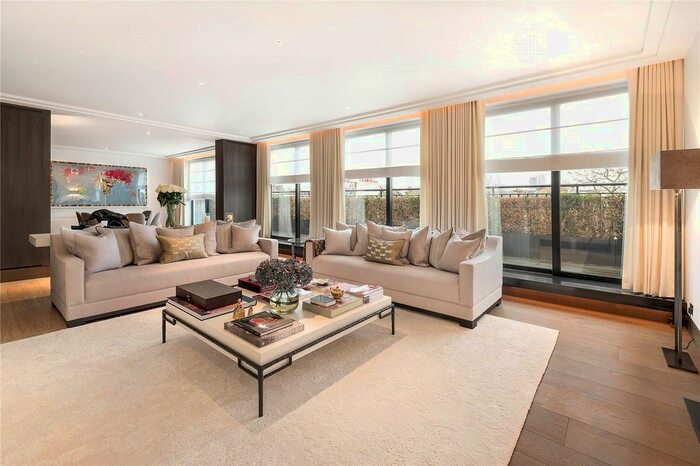 4 Bedroom Flat To Rent In Chester Square, Belgravia, London, SW1W