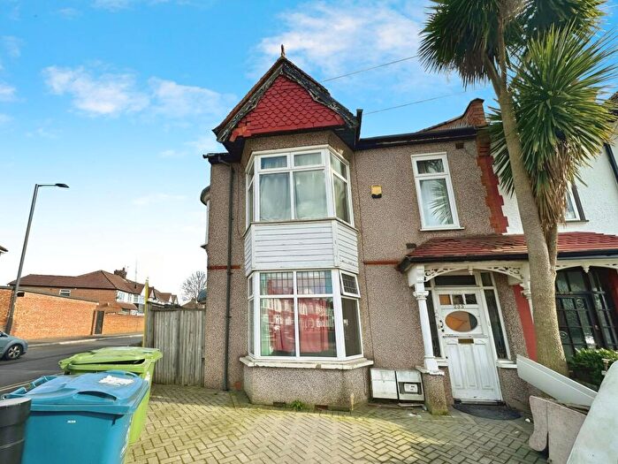 2 Bedroom Flat To Rent In Byron Road, Wealdstone, HA3