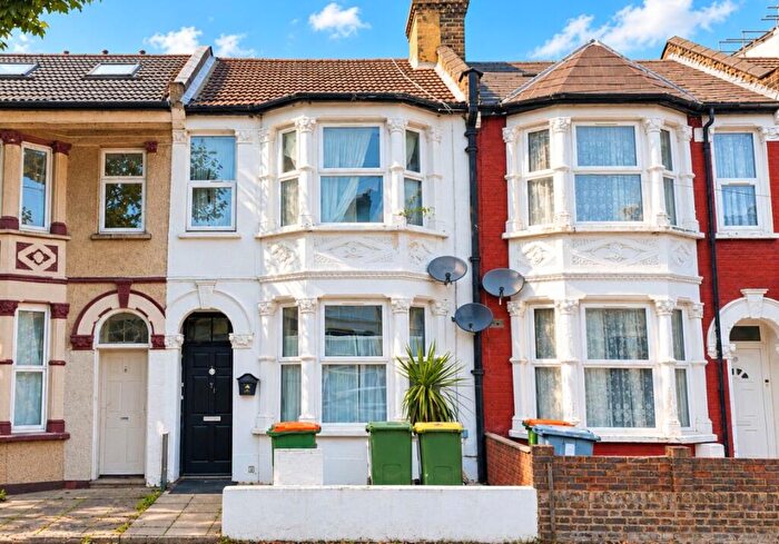 2 Bedroom Flat For Sale In B Jedburgh Road, Newham, London, E13