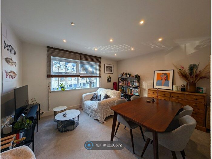 2 Bedroom Flat To Rent In Hayes Grove, London, SE22