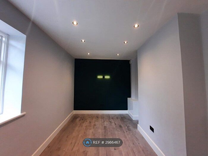 2 Bedroom Flat To Rent In Wood St, London, E17