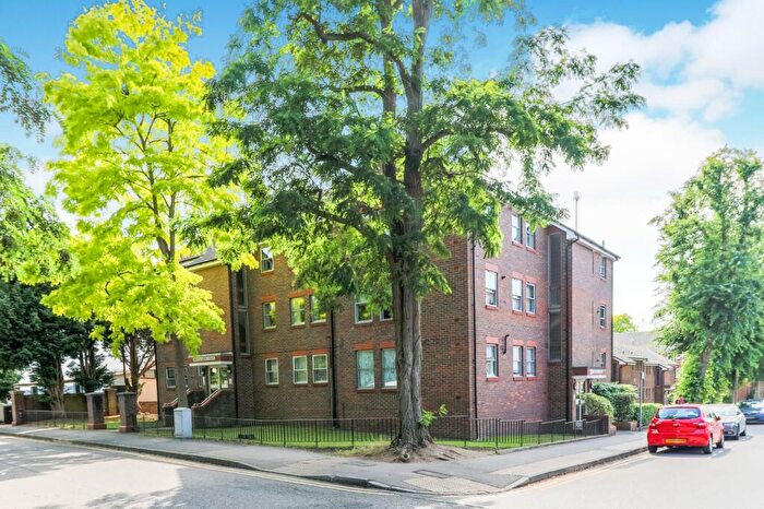 1 Bedroom Flat To Rent In Meudon Court, Grove Road, Surbiton, KT6