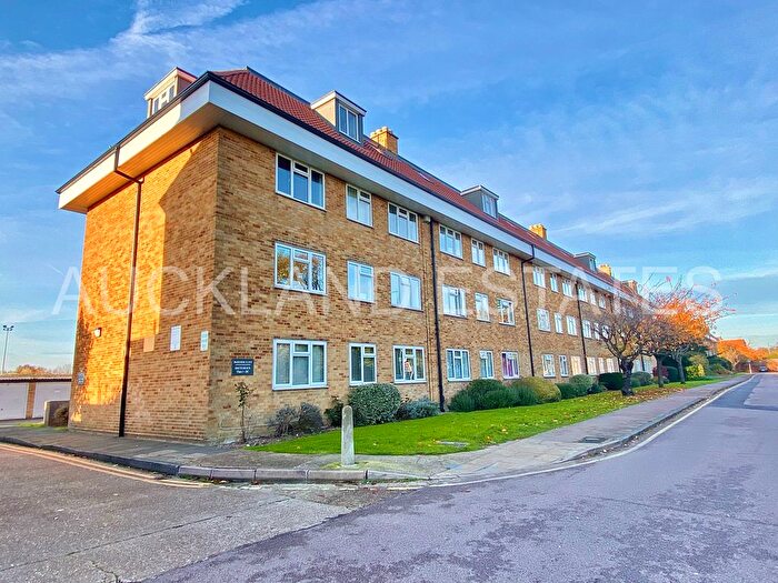 2 Bedroom Flat To Rent In Parkside, High Street, Potters Bar, EN6