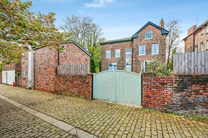 2 Bedroom Detached House For Sale In Linhope Way, Liverpool, Merseyside, L17