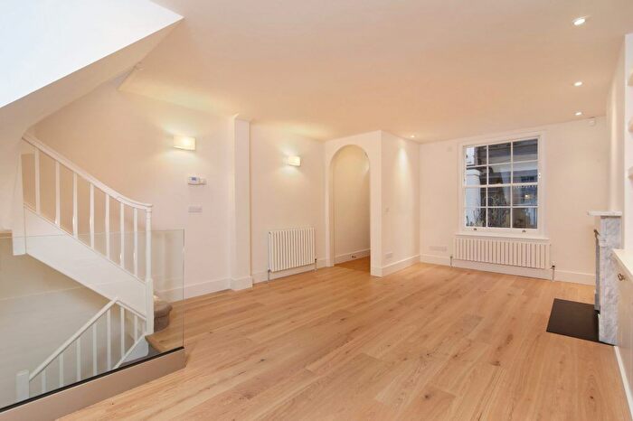 3 Bedroom Detached House To Rent In Kinnerton Place South, Belgravia, SW1X