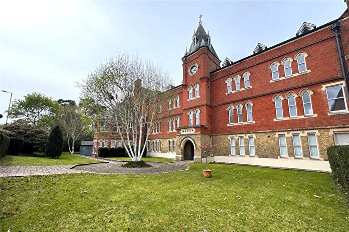 2 Bedroom Flat For Sale In Farnborough Road, Farnborough, Hampshire, GU14