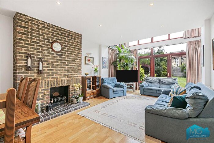 4 Bedroom Detached House For Sale In Holly Park Gardens, London, N3