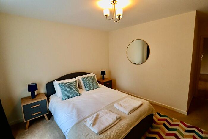 2 Bedroom Flat To Rent In Oriental Road, Woking, Surrey, GU22