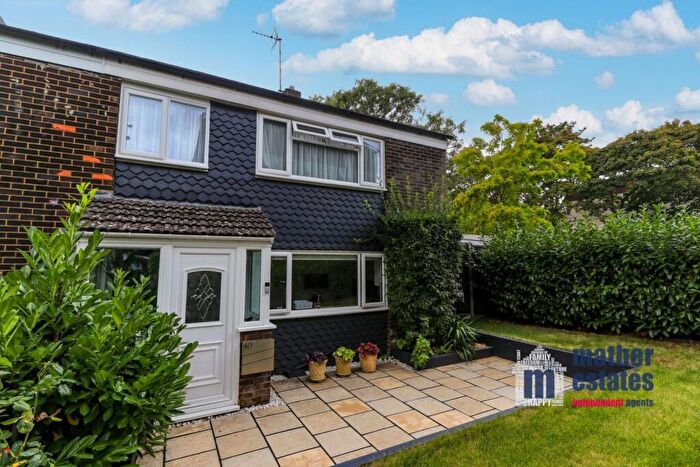 3 Bedroom End Of Terrace House For Sale In Archer Road, Stevenage, SG1