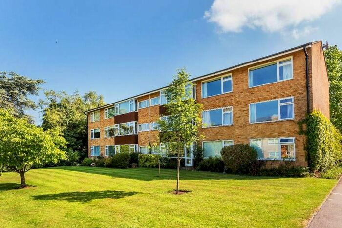 3 Bedroom Flat To Rent In The Shimmings, Boxgrove Road, Guildford, GU1