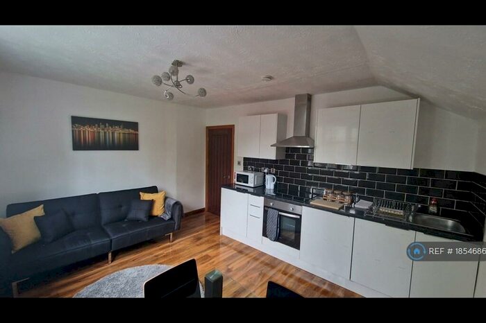2 Bedroom Flat To Rent In Polygon Road, Manchester, M8