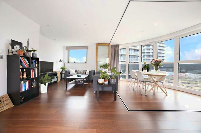 2 Bedroom Apartment To Rent In Gateway Tower, Western Gateway, London, E16