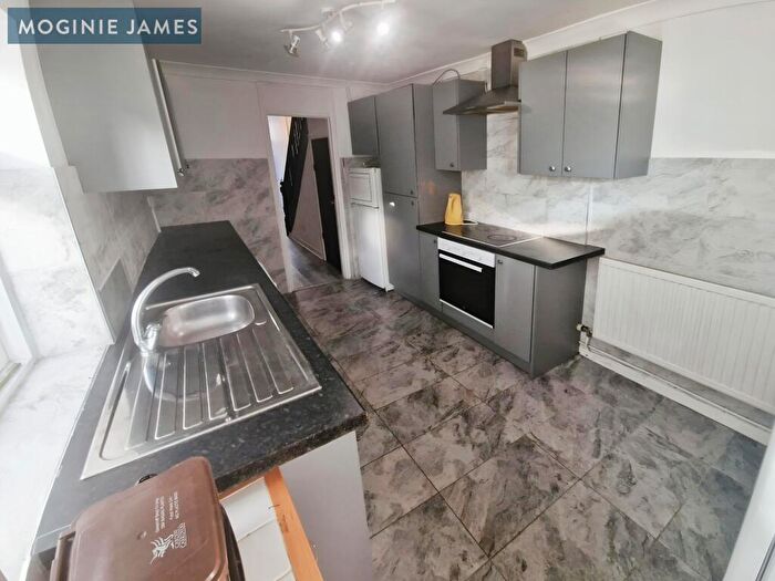 3 Bedroom Terraced House To Rent In Emerald Street, Caerdydd, CF24