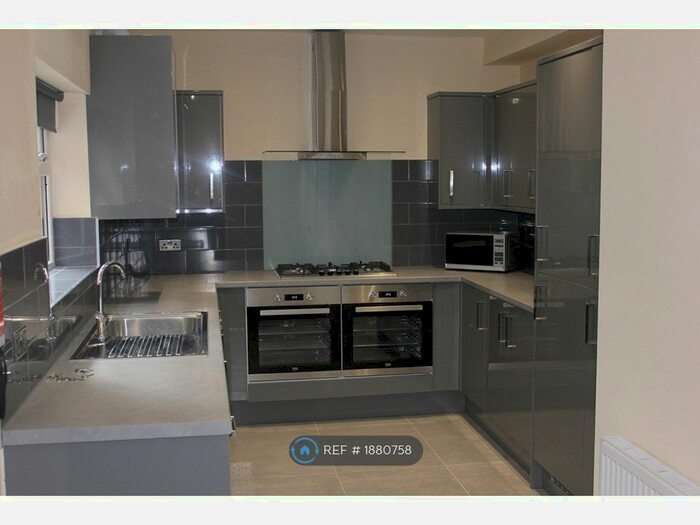 5 Bedroom End Of Terrace House To Rent In Deramore Street, Manchester, M14