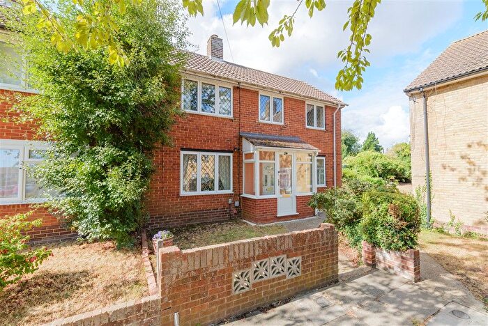 3 Bedroom End Terrace House For Sale In Elham Close, Twydall, Gillingham, Kent, ME8