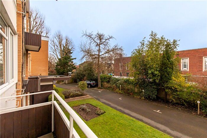 2 Bedroom Flat For Sale In Grange Lodge, The Grange, SW19