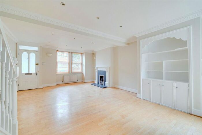 2 Bedroom Flat To Rent In Reporton Road, London, SW6