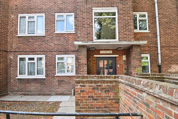 1 Bedroom Flat For Sale In Wren Close Canning Town, London, E16