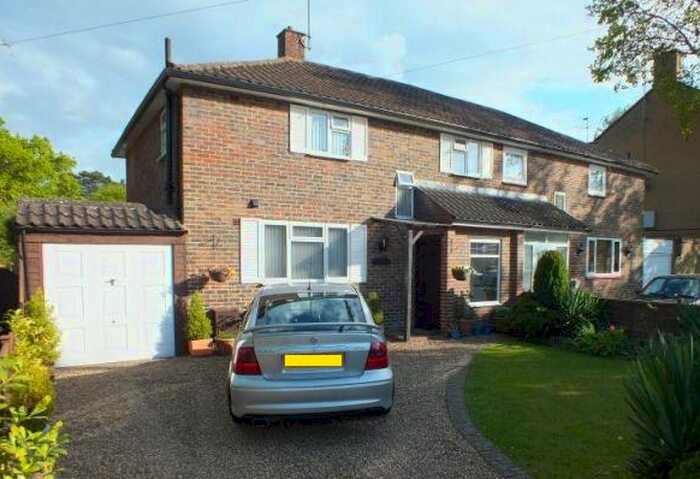 3 Bedroom House To Rent In Shearwater, GU21