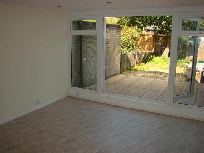 2 Bedroom Detached House To Rent In Mayfield Close, Hillingdon, Middlesex UB10