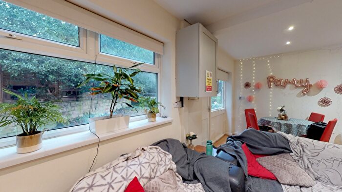 4 Bedroom Terraced House To Rent In Weston Avenue, Nottingham, NG7