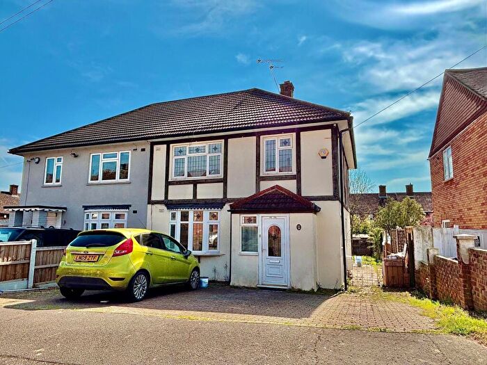 3 Bedroom House To Rent In Parkmead, Debden, IG10