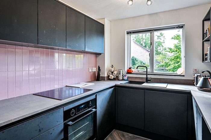 1 Bedroom Flat For Sale In Weybrook Drive, Guildford, GU4